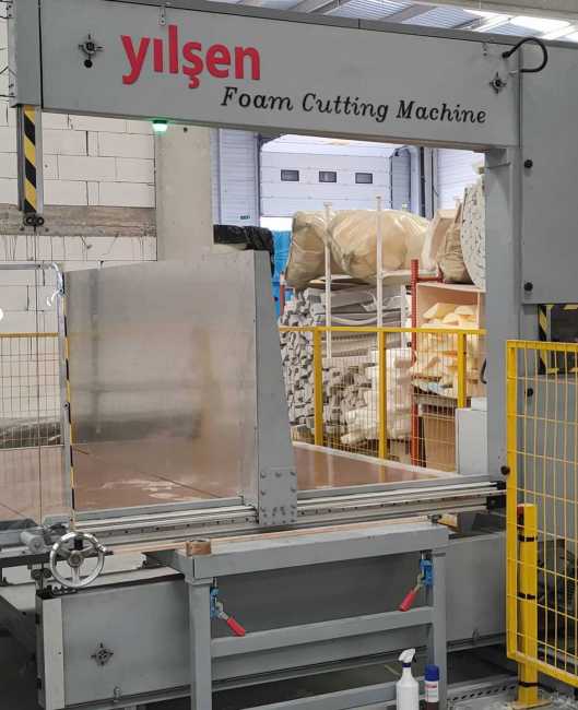 Gövde Hareketli Manuel Dikey Sünger Kesim Makinesi